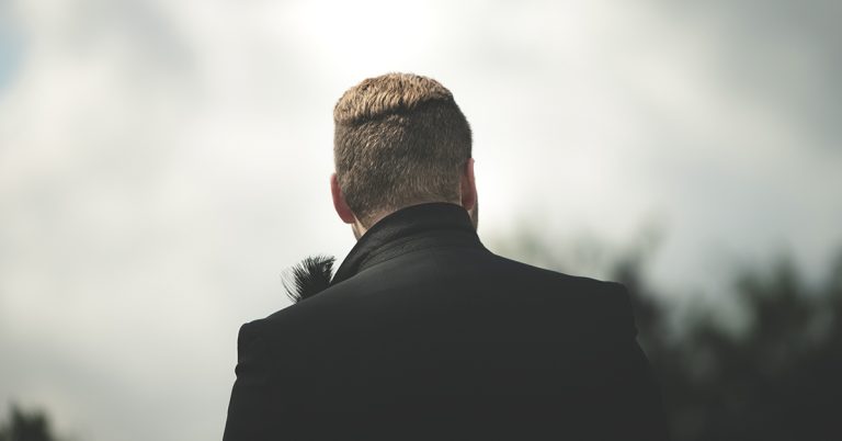 Groom Outright Rejects Bride’s Cringe Family Tradition Of Spending The Night With Her Mom - Featured image