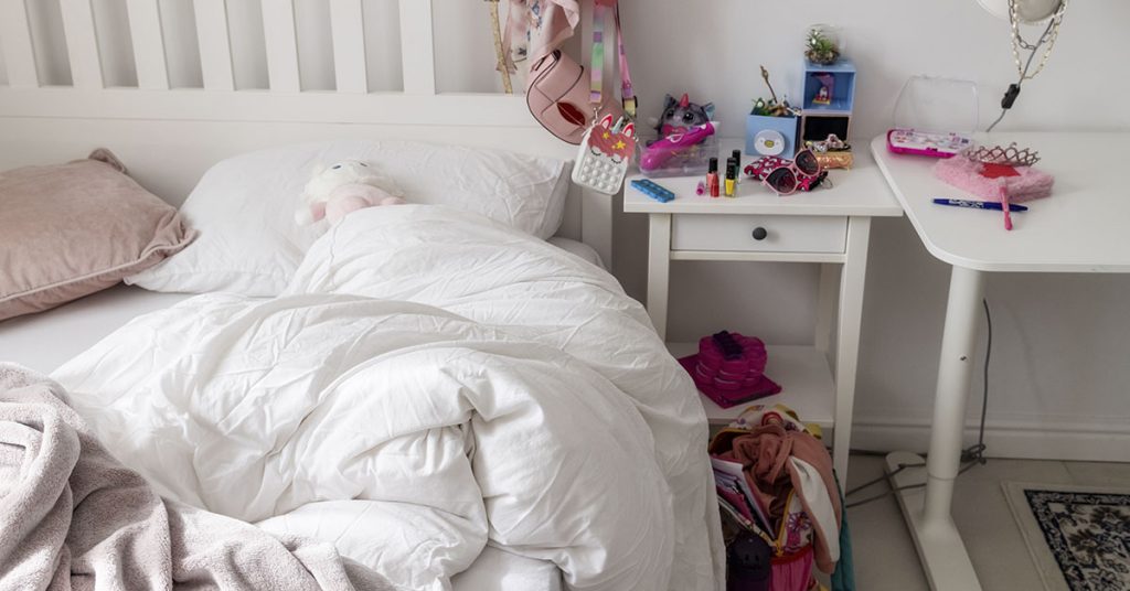 Mom accused of ‘babying’ her daughter after cleaning her room - Featured image