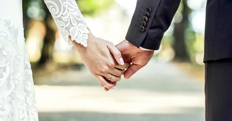 Husband forgot who his pregnant wife was on their honeymoon due to an aggressive brain tumor - Featured image