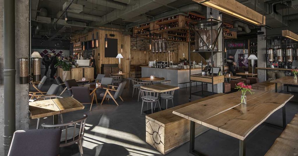 Restaurant To Sue Customer After He Leaves $3,000 Tip On $13 Meal - Featured image