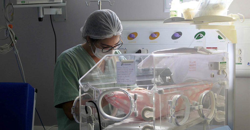 Mom Held Her ‘Perfectly Healthy’ Baby as He Took His Last Breath at 2 Days Old - Featured image