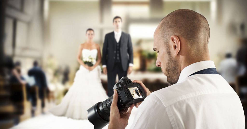 Photographer Forgets To Rename Files Before Sharing Them With Bride And Groom - Featured image