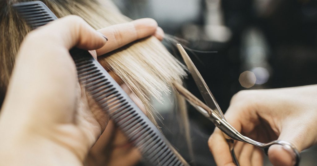 Hairdresser shares four annoying ‘icks’ most clients are guilty of - Featured image