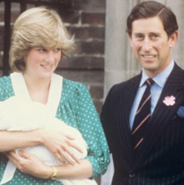 Accompanied by her husband, leaving the hospital after giving birth to her first son, William.