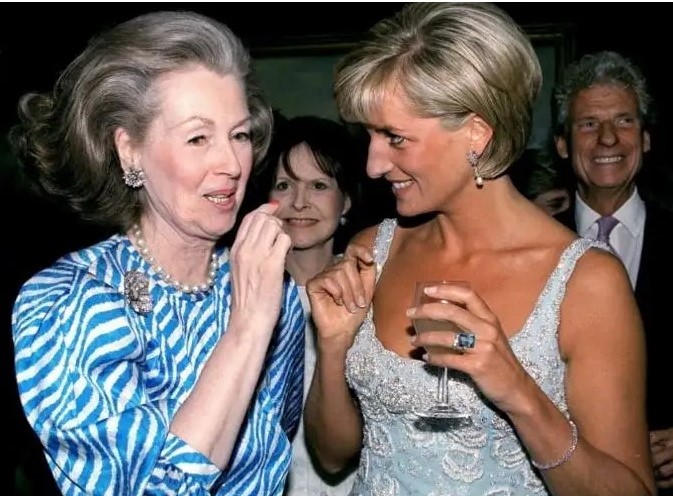 Princess Diana was once pictured with her stepmother, who the media dubbed the "wicked stepmother"