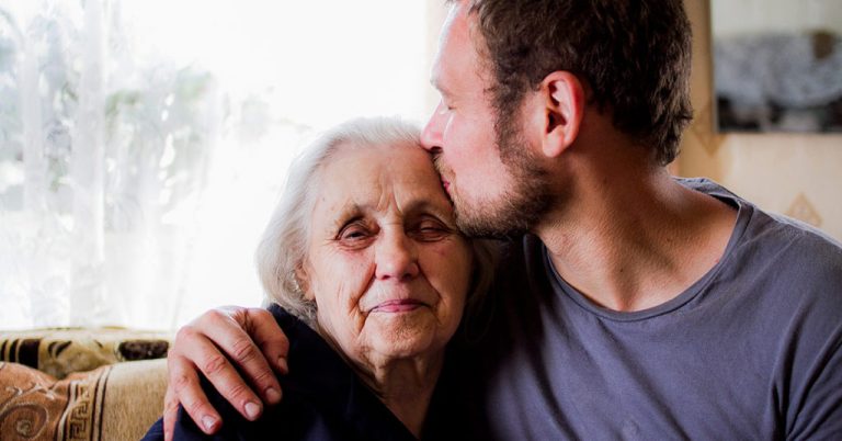 31-Year-Old Man Invited 89-Year-Old Neighbor To Live With Him To Spend Her Last Days In Company - Featured image