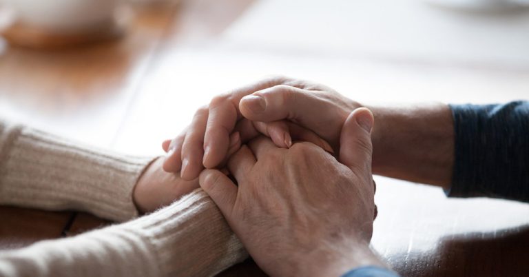 Husband refuses to leave his wife after terrible fire destroys her face – shows the true meaning of love - Featured image