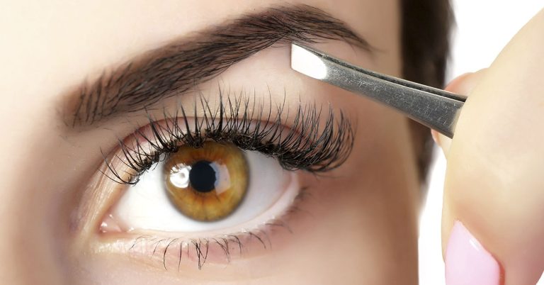 Meet Sophia Hadjipanteli, a Model Who Doesn’t Let a Razor or Tweezers Touch Her Face and Rocks Her Iconic Body Hair - Featured image