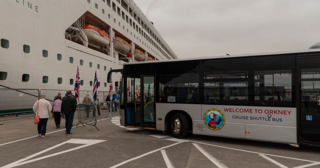 Kirkwall, Orkney Island, Scotland, UK. 4 June 2023. Cruise ship passengers return to their ship by shuttle buses provided by the local authority.

