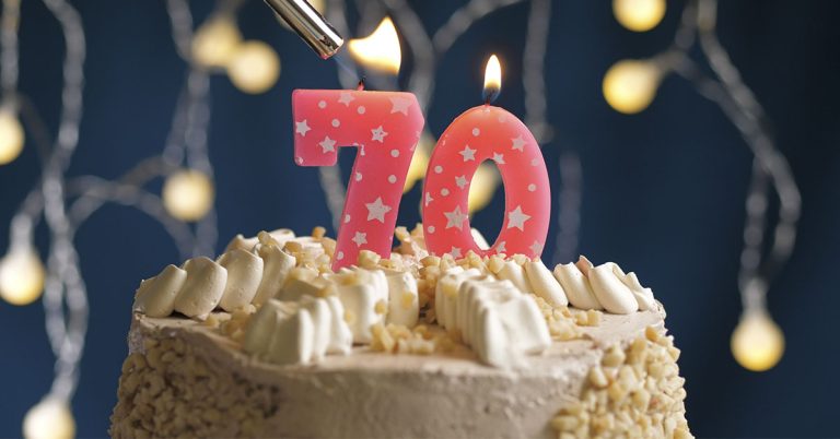 A 70-Year-Old Grandma Ignored Her Age and Showed the Beauty of a Woman’s Body in a Boudoir Photo Shoot - Featured image