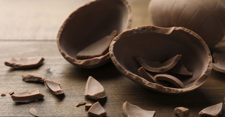 Girl’s Stomach-Turning Find Inside Chocolate Egg Sends Dad into Panic - Featured image