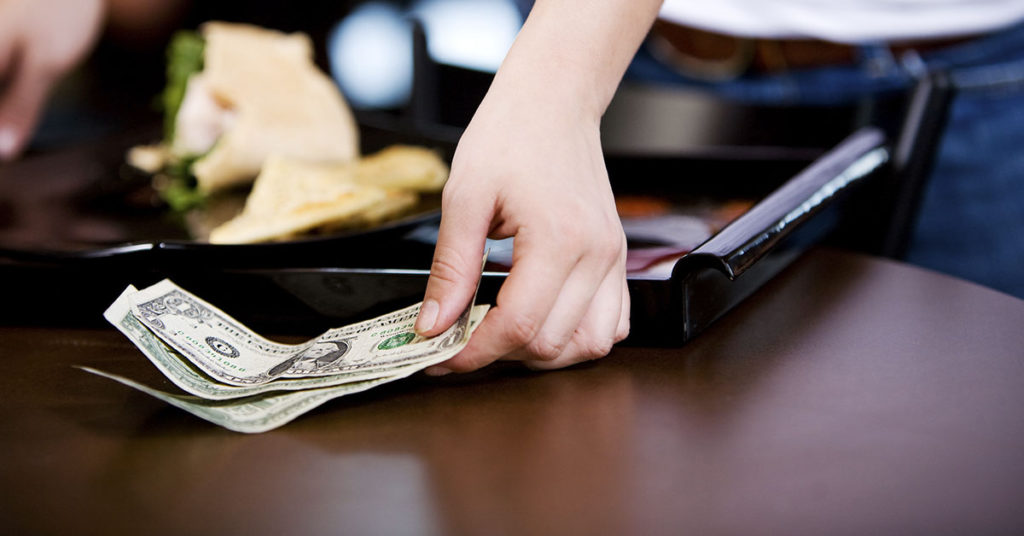 Can’t Tip 20%? This Server Says You ‘Don’t Deserve To Eat Out’ - Featured image