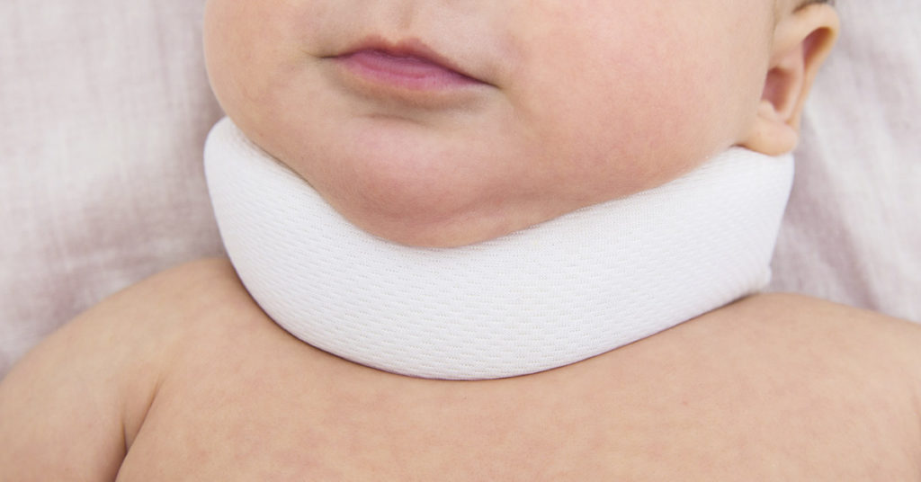 A Social Media Commenter Noticed Something Weird In Mom’s Photo, And Now Her Daughter’s Life Will Never Be The Same - Featured image