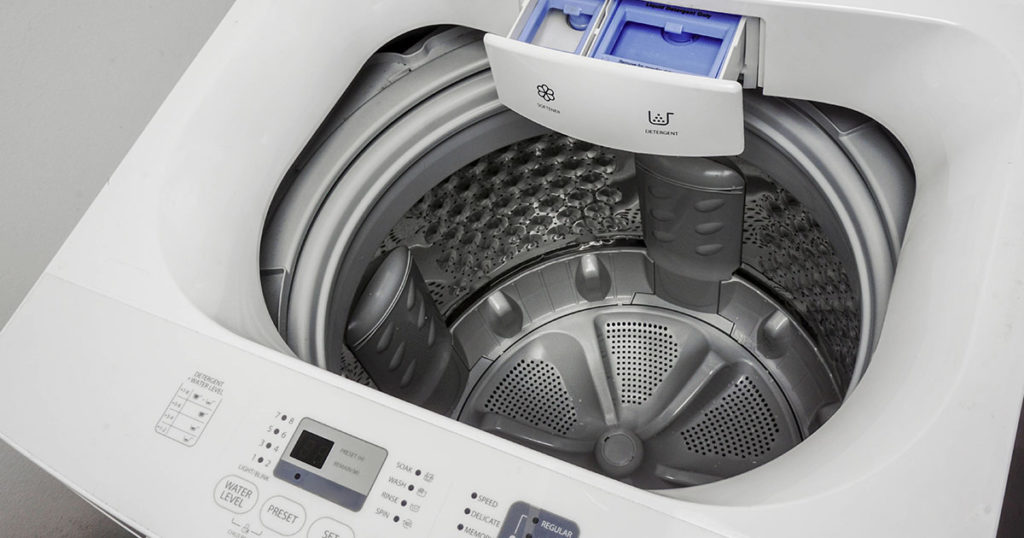 5 Ways to Remove Stubborn Stains From Clothing - Featured image