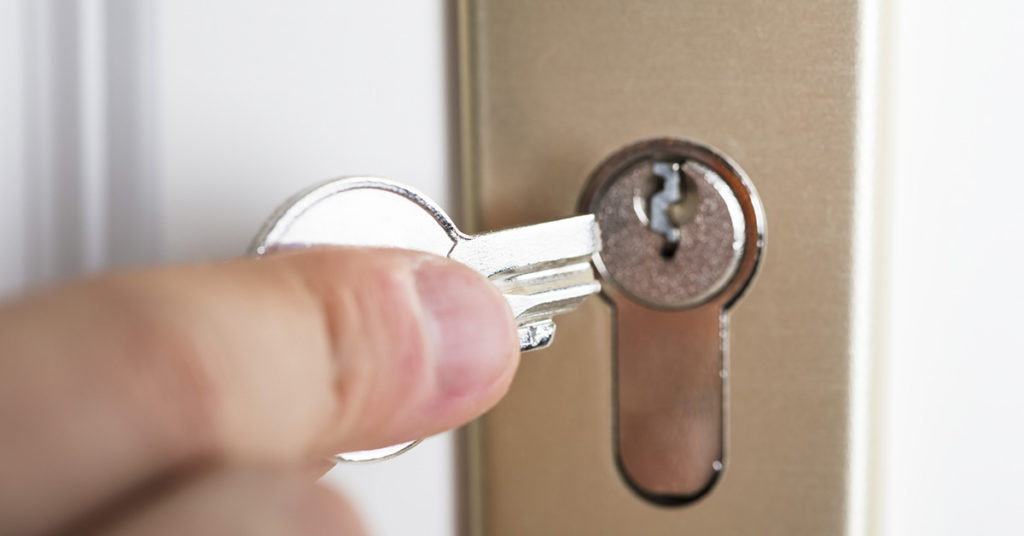 How to Remove a Key That Broke in a Lock: 5 Tricks to Avoid Disassembling Everything - Featured image