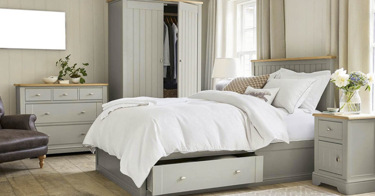 Woman issues urgent warning after finally working out why her bedroom stank of fish - Featured image