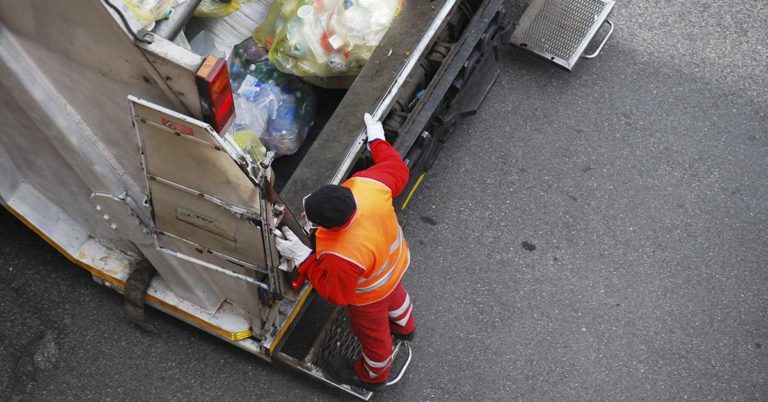 Triplet Toddlers Fell in Love with Their Neighborhood Garbage Man, and Their Reunion is So Sweet - Featured image