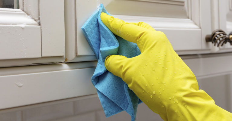 10 of The Best Ways To Remove Grease From Kitchen Cabinets - Featured image