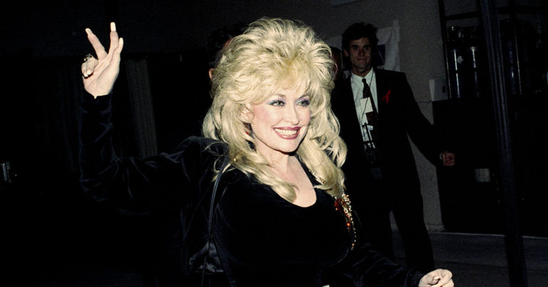 Dolly Parton In A Cheerleader Outfit? People Are Talking - Featured image