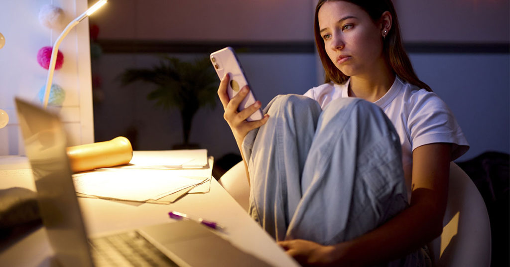 Parents Decide to Charge Daughter Rent After She Decided Not to Go to College – Debate Ensues - Featured image