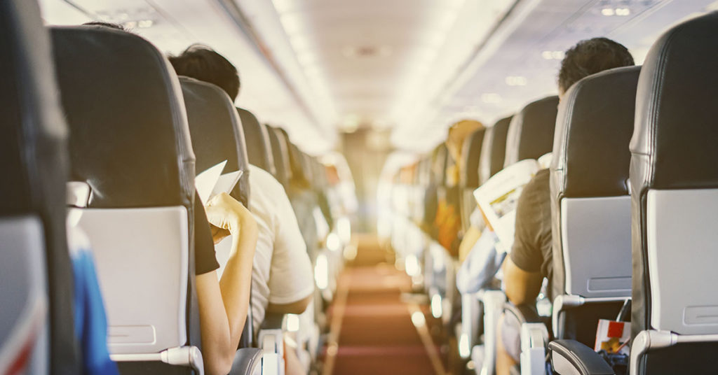 Dad Sparks Debate After Cradling Daughter’s Head for Nearly an Hour so that She Could Sleep During Flight - Featured image