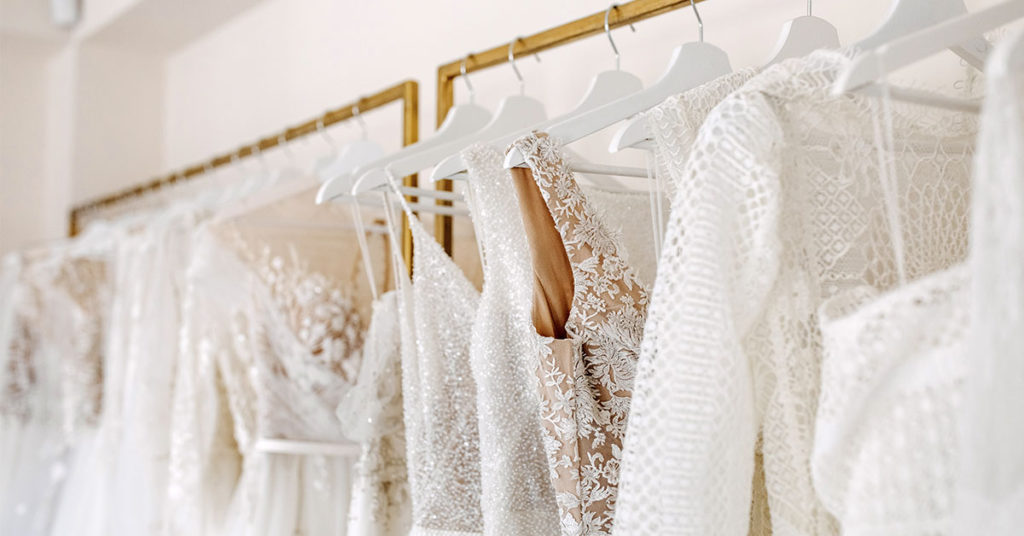 Woman Shocked After Bridal Shop Expects 10% Tip on Purchase - Featured image