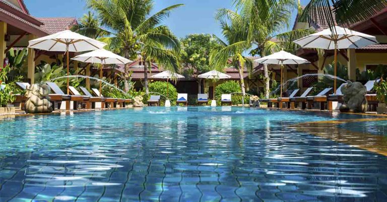 19 Mistakes Every Traveler Should Avoid, According to Veteran Resort Employee - Featured image