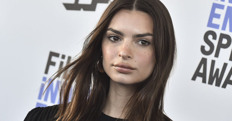 Emily Ratajkowski Asks Comedian To Stop Mimicking Her Photos - Featured image