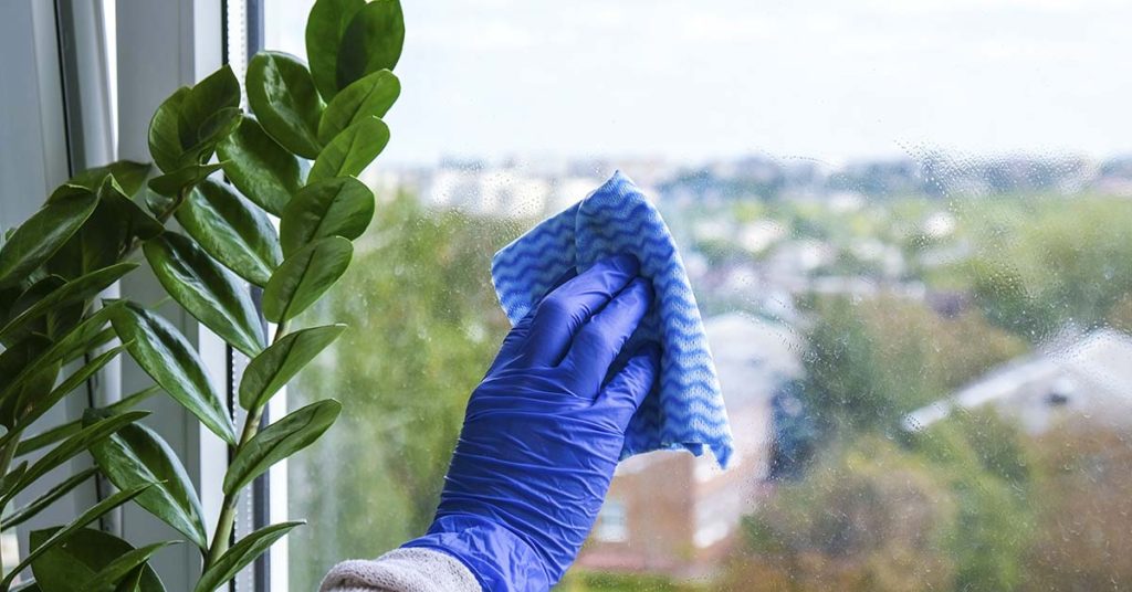 Guide: How To Remove Sticky Residue from Windows - Featured image