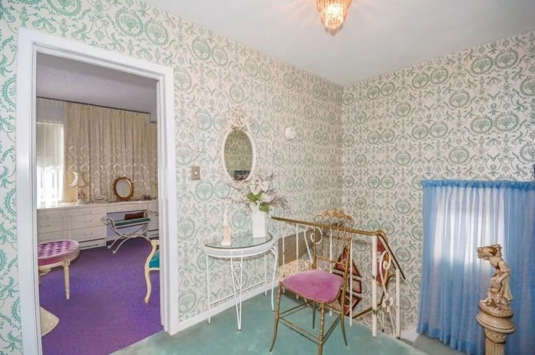 Indeed, those are wrought-iron chairs and tables — embodying the timeless design of the twentieth century, a style seldom encountered in today's furnishings.