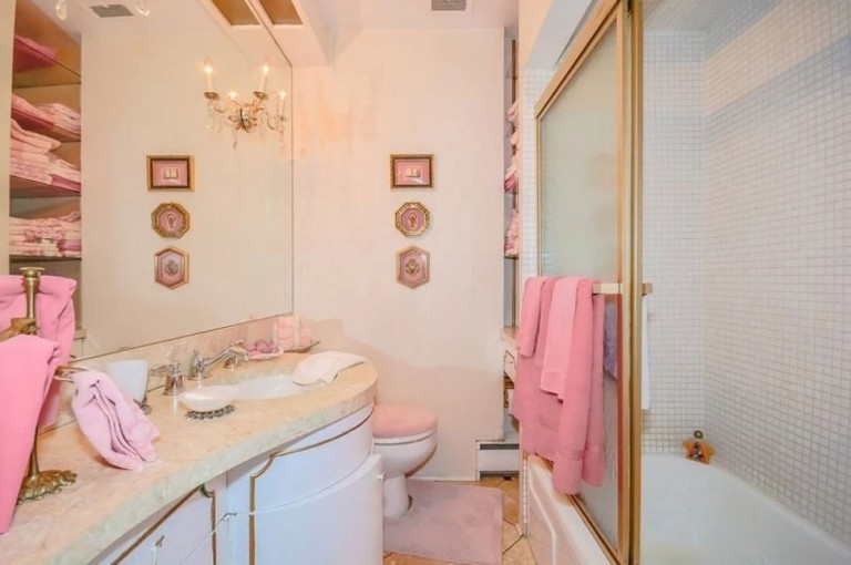 The passion for pink is evident in this space, harmoniously combined with matte gold to provide subtle accents.