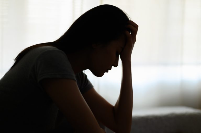 When Someone Starts To Fall Out Of Love, They Do These 10 Things - Featured image