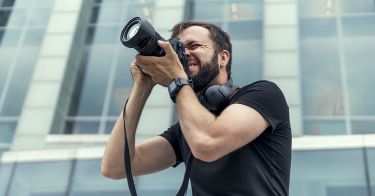 Photographer Takes Pictures of People in Public From Different Perspectives to Show How The Media Warps Reality - Featured image