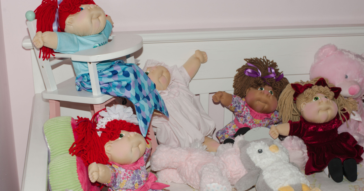 Cabbage Patch Dolls, Cabbage Patch kids in a crib