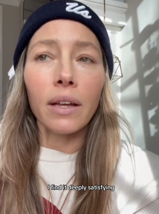 Jessica Biel on eating in the shower