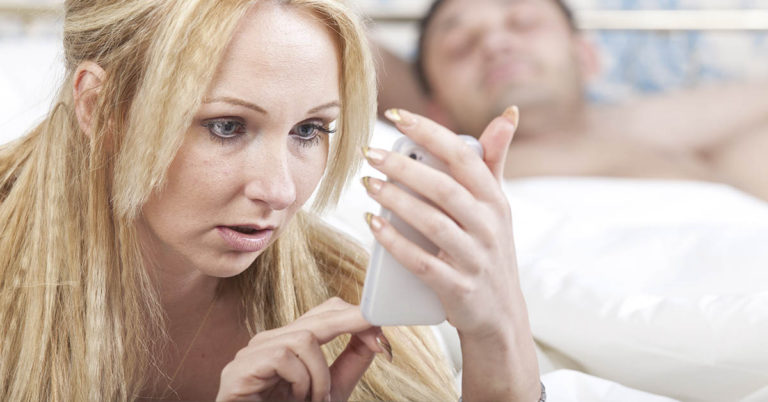 Private Investigator Reveals Four Red Flags of a Cheating Partner - Featured image