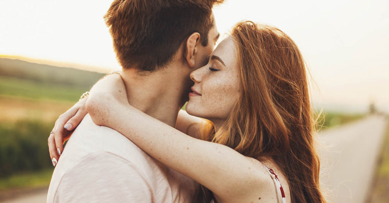 11 Signs Your Husband Loves You Very Much - Featured image