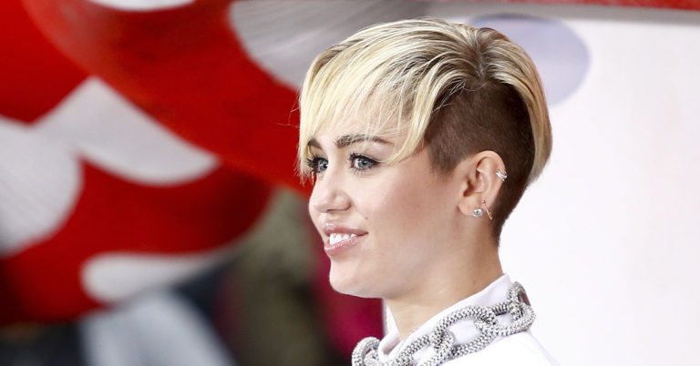 Miley Cyrus Reacts to Her Sister Dating Her Mom’s Husband - Featured image