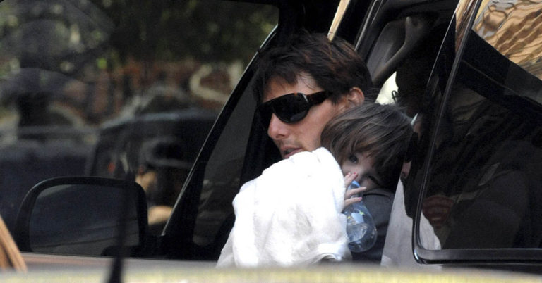 Suri Cruise Is 17, And Her Pictures Are Dividing The Internet - Featured image