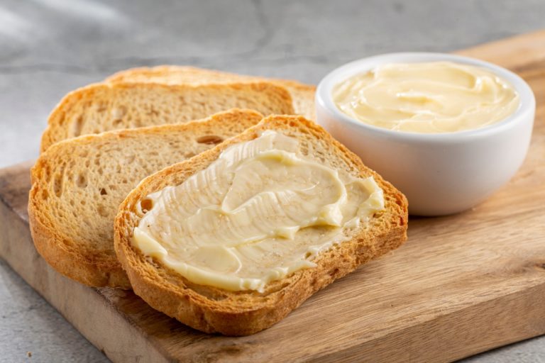7 Natural Ways to Lower Your Cholesterol Levels - Featured image