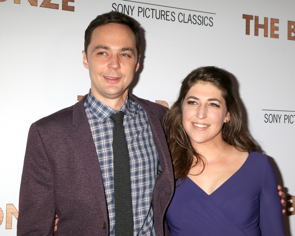 LOS ANGELES - MAR 7: Jim Parsons, Mayim Bialik at the The Bronze Premiere at the SilverScreen Theater at the Pacific Design Center on March 7, 2016 in Los Angeles, CA
