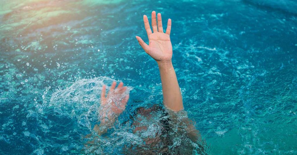 10 Water Safety Tips From a Mom Who Investigates Drownings - Featured image