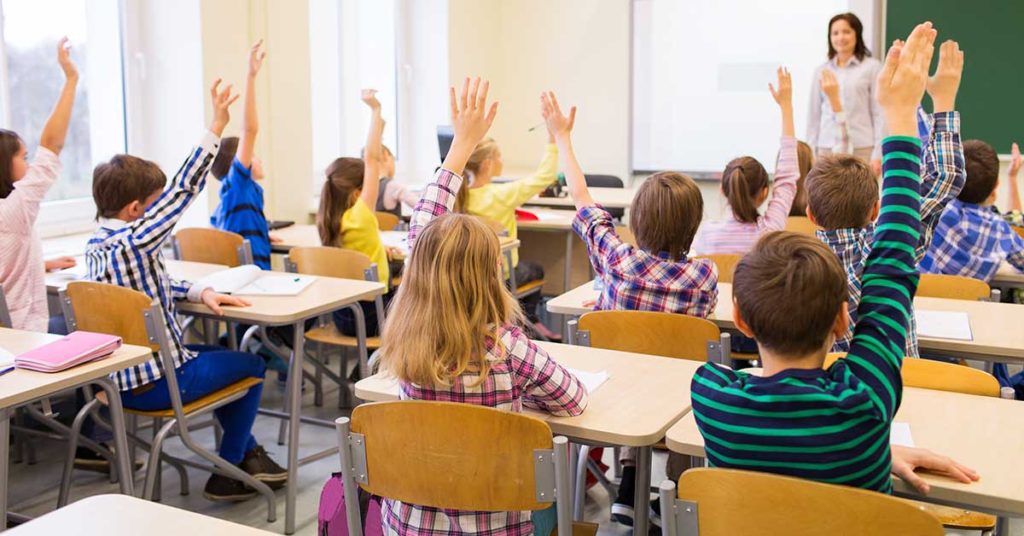 Dad Criticized For Supporting Daughter After Teacher Confiscates Her Book - Featured image