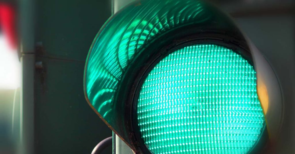 What Are the Lights on Top of Traffic Signals? - Featured image