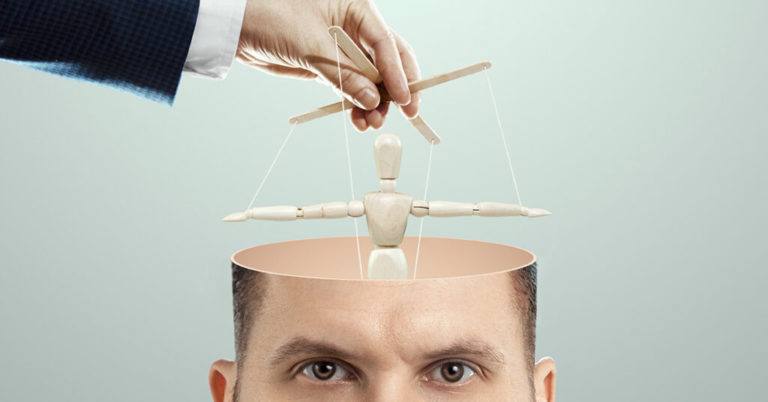 8 Signs Someone Might Be Manipulating You - Featured image