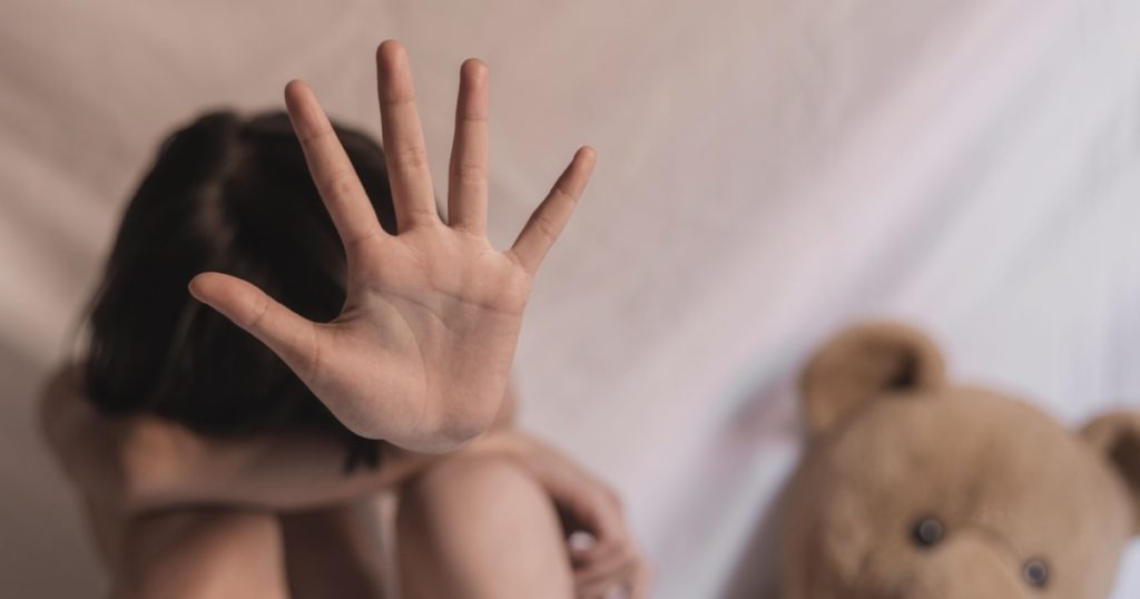 Mother Who Locked Her 2-Year-Old Daughter In Homemade Cage and Tried to Sell Her For $1.2M Found Dead - Featured image