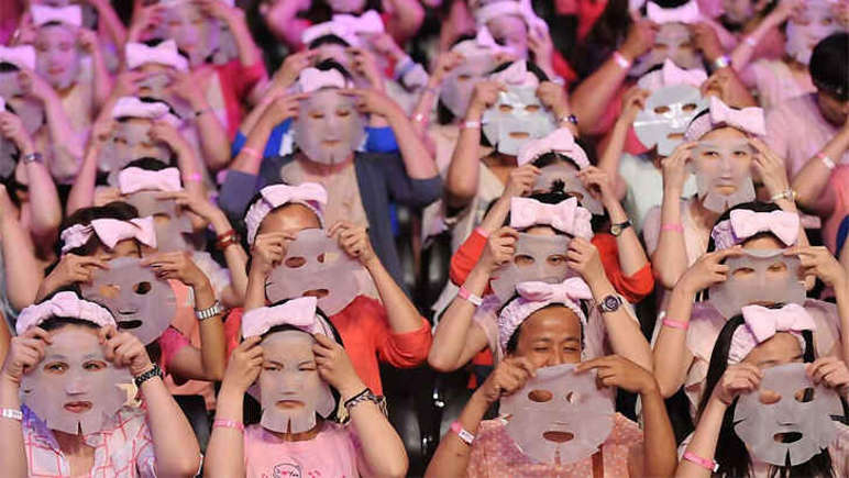 The attempt of most facial masks being applied at the same time in Taiwan.