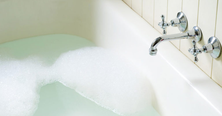 Woman Sent 65,000 Texts To A Man After Their First Date And Then Broke Into His House To Take A Bath - Featured image