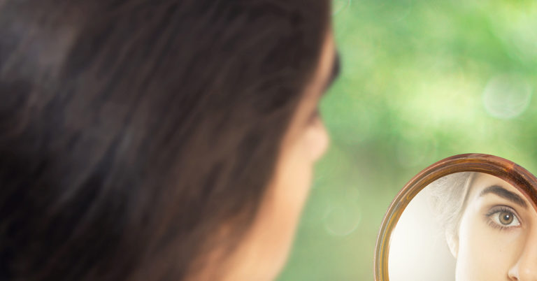 Online Influencer Sparks Controversy For Sayings She’s ‘Too Pretty’ To Work The Rest of Her Life - Featured image