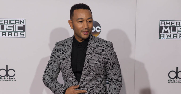 John Legend Has a Touching Daddy-Daughter Moment, and People Are Saying It’s Inappropriate - Featured image